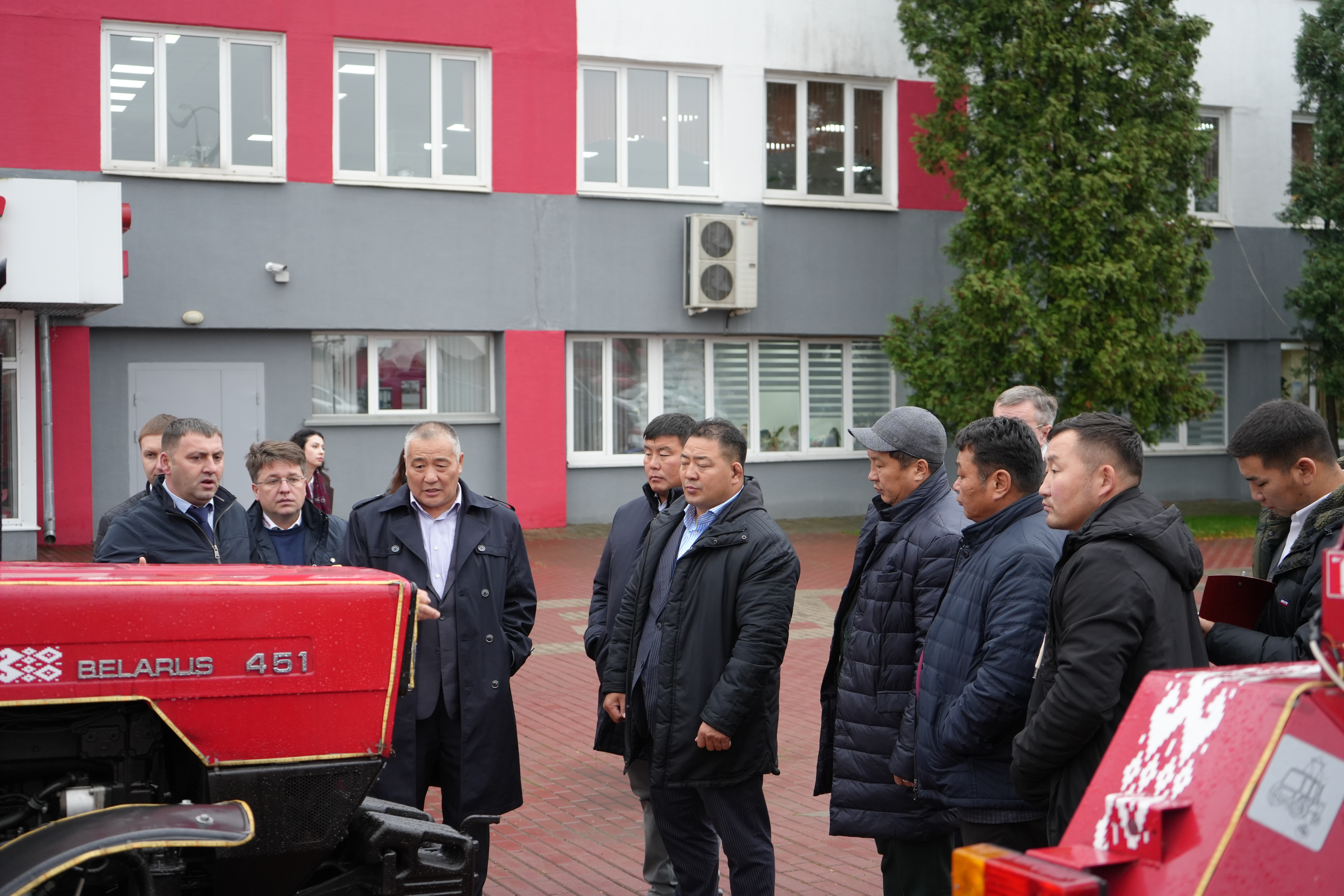 Бобруйский завод тракторных деталей. Завод трактор Беларус в Таджикистан.