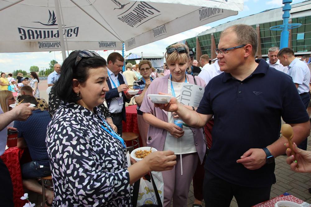 «Запрашаем смачна есцi!»
