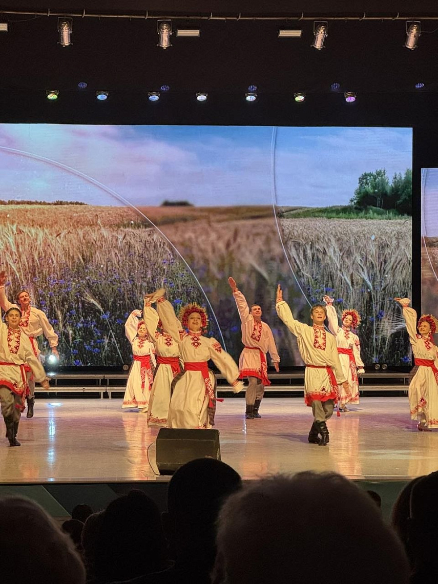 Представители трудового коллектива завода на концерном мероприятии во Дворце искусств